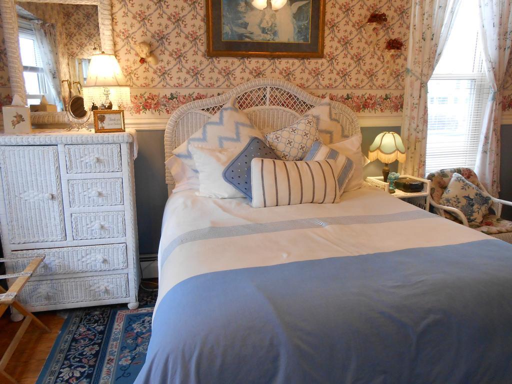 Angel Of The Sea Bed And Breakfast Cape May Room photo